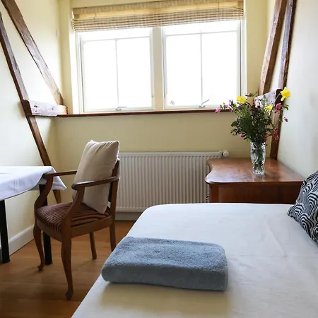Avalonbnb Oda ve Kahvaltı 2*